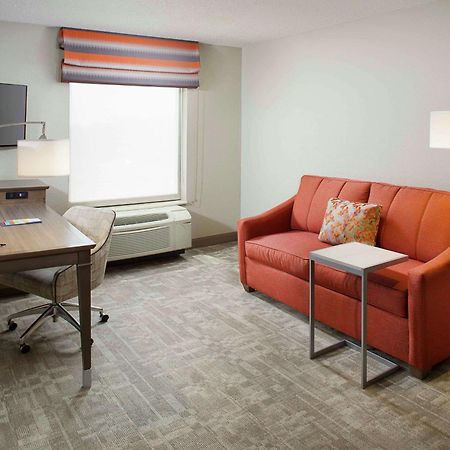 Hampton Inn By Hilton Garden City Long Island Exterior photo